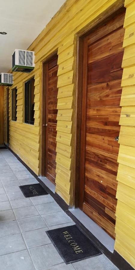 Rain Haven Lodging House Корон Екстериор снимка