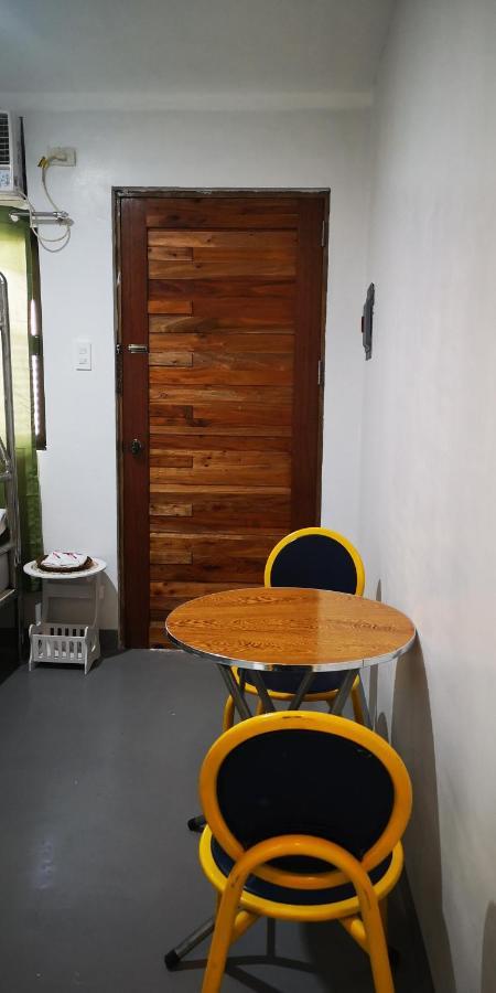 Rain Haven Lodging House Корон Екстериор снимка