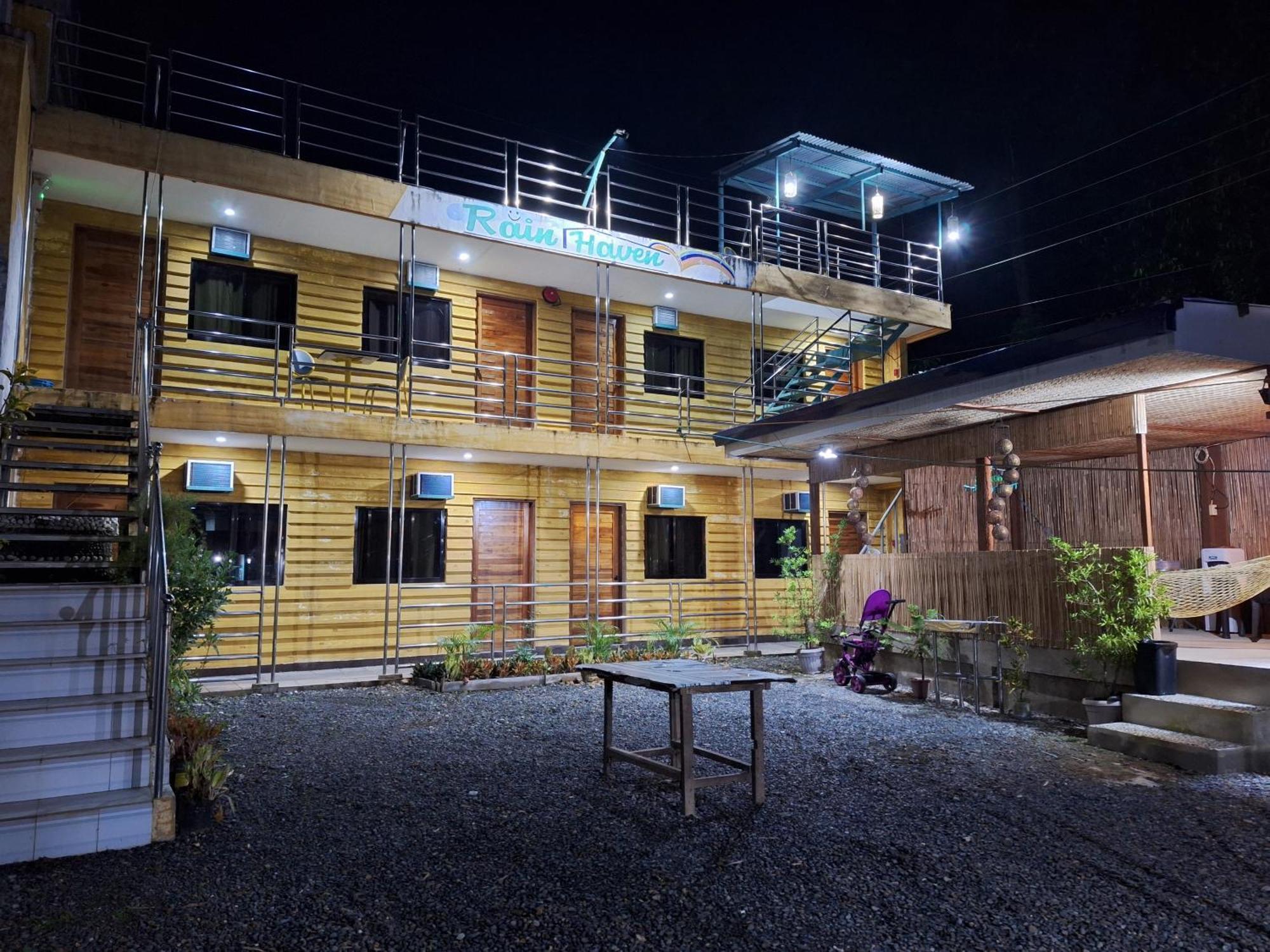 Rain Haven Lodging House Корон Екстериор снимка