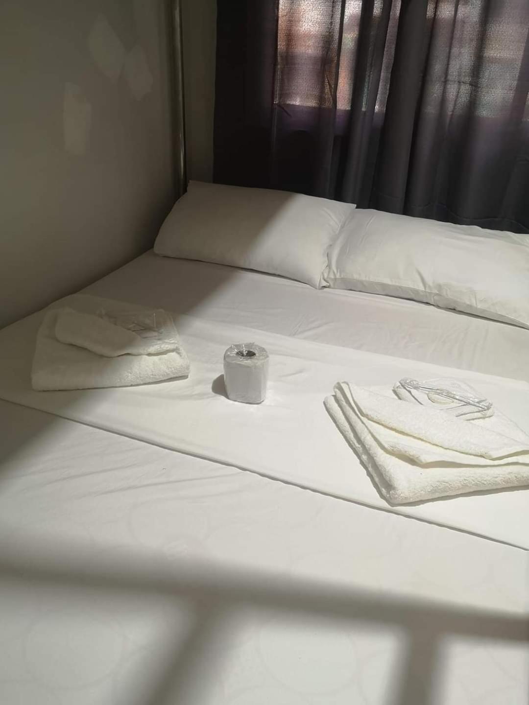 Rain Haven Lodging House Корон Екстериор снимка